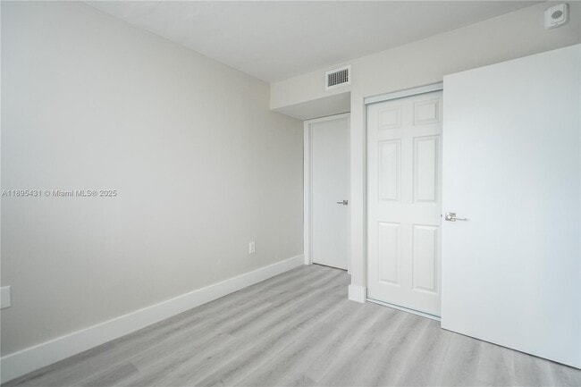 Building Photo - 6960 Rue Vendome