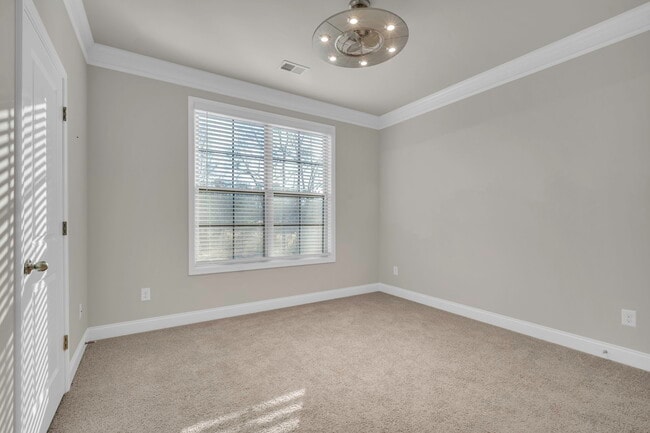Building Photo - 222 Raleighwood Ln