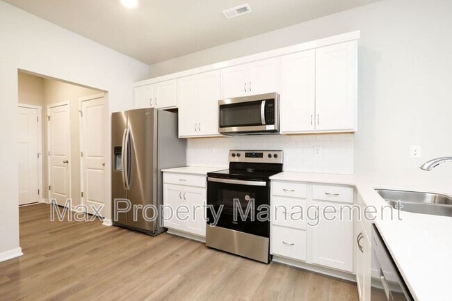Building Photo - 2706 NW 30th Ln