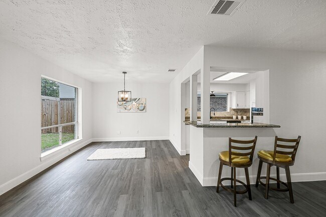 Building Photo - 7115 Foxway Ln