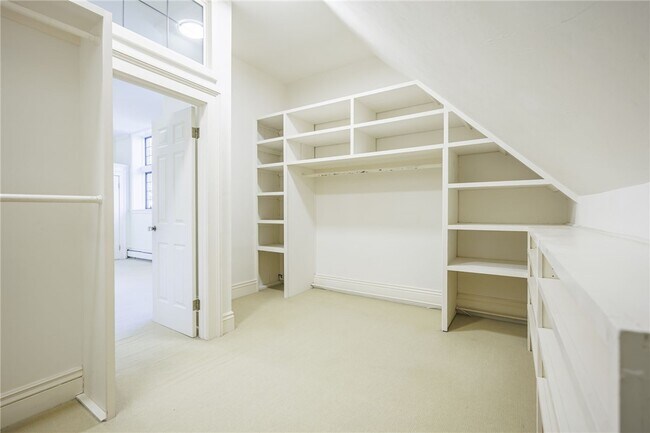 Building Photo - 901 East Ave