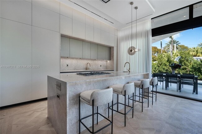 Building Photo - 1045 W 47th Ct