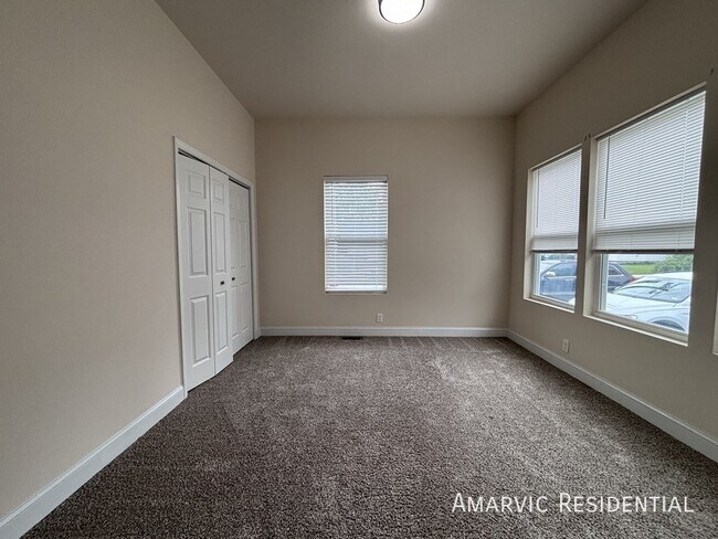 Building Photo - 106 Ridgeway St