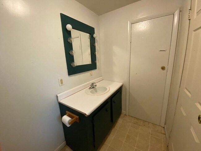 Building Photo - 714 Village