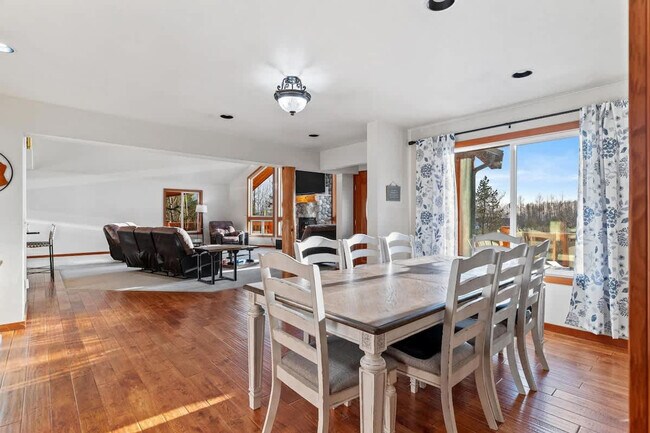 Building Photo - 7755 Cully Ln