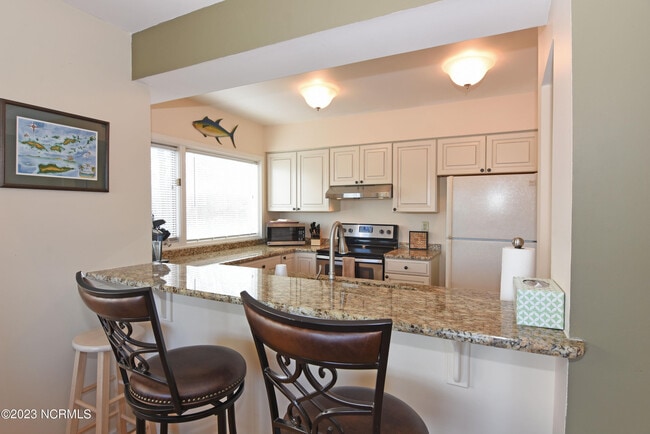 Building Photo - 6338 Oleander Dr