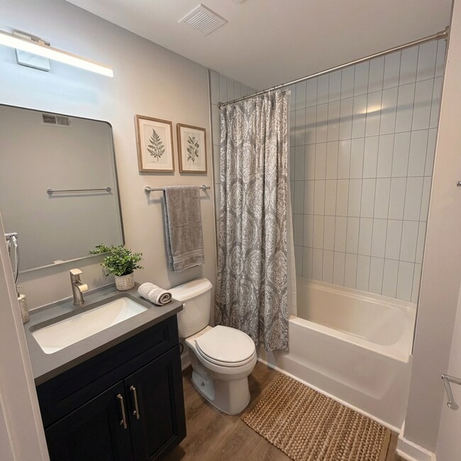 Building Photo - Spacious Rehabilitated Appartment