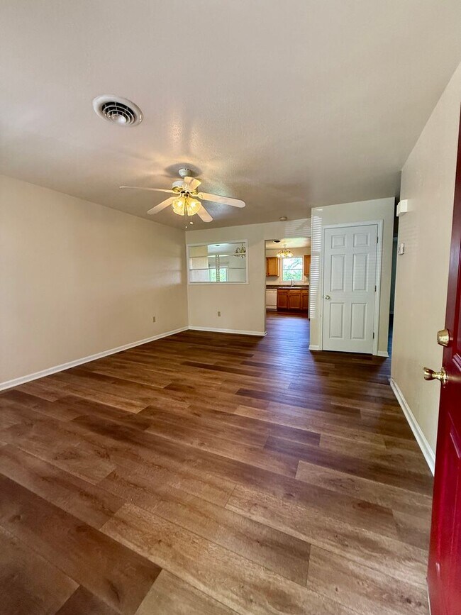 Building Photo - 1555-MF2-E4