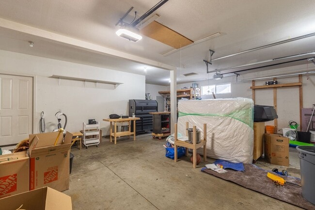 Building Photo - 3 Bed 2.5 Bath In The Heart Of Eagle