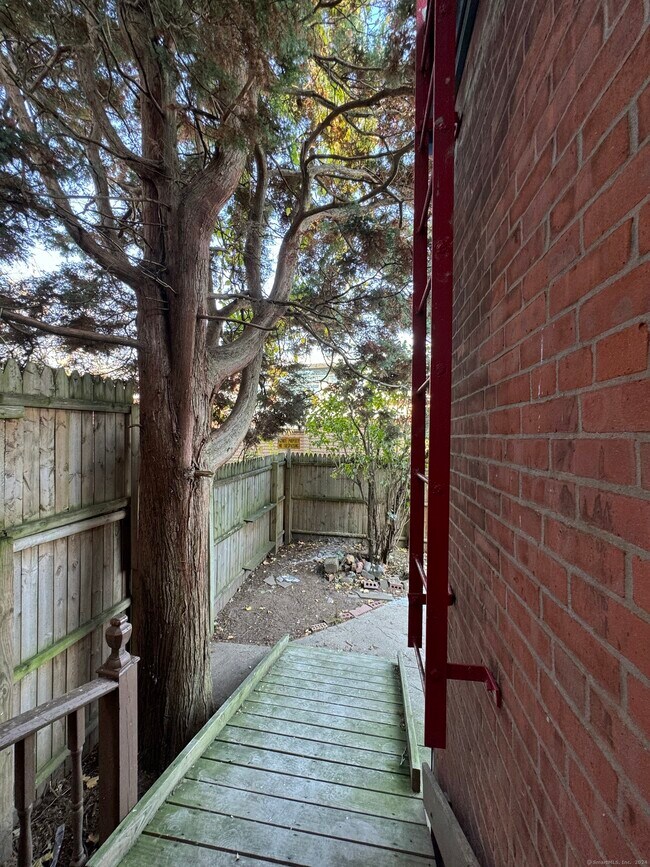 Building Photo - 277 Portsea St