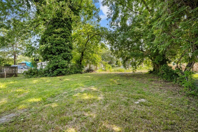 Building Photo - Charming 4 Bedroom, 2 Bathroom house