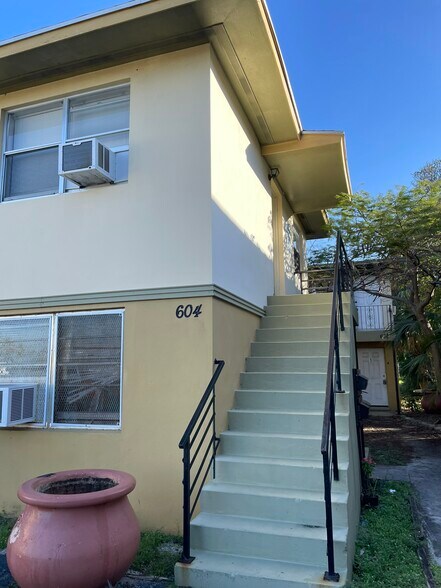 Building Photo - 604 6th St