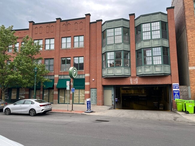 Building Photo - 133 Walton St