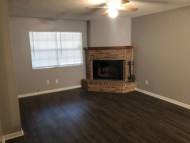 Building Photo - 2438 Ramblewood Ct
