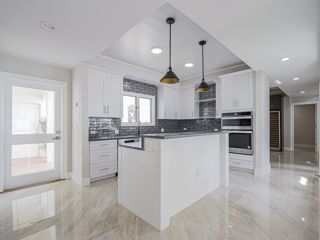 Building Photo - 8405 Red Bay Ct
