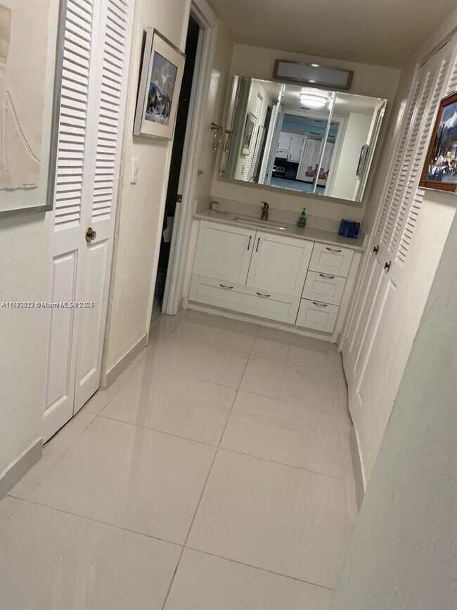 Building Photo - 9273 Collins Ave