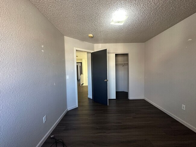 Building Photo - 4541 Creekside Cir
