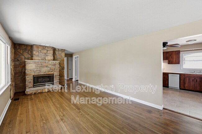 Building Photo - 141 Zandale Dr