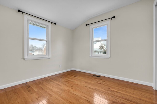 Building Photo - Adorable 3-Bedroom Ranch