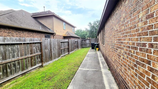 Building Photo - 24302 Bella Florence Dr