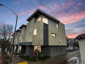 Building Photo - SD: Stunning 3BD/3.5BA Townhome in Ocean Beach with 2-Car Garage, Private Balcony & In-Unit Laundry
