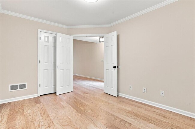 Building Photo - 5527 Bridge Pointe Dr