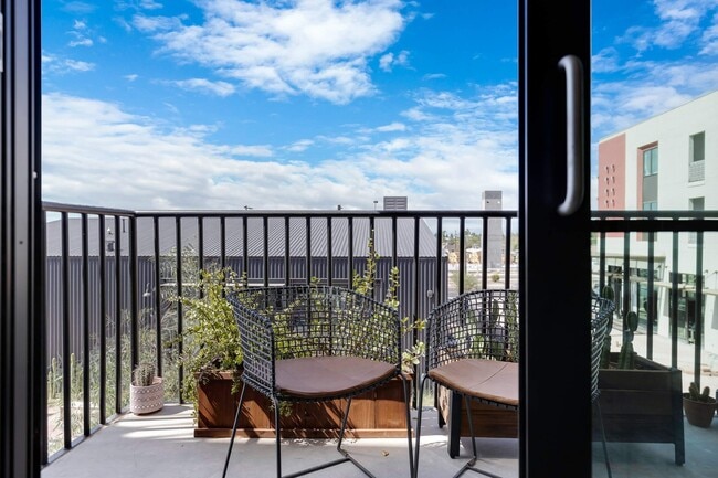 Marigold - Private Balcony - Culdesac Tempe