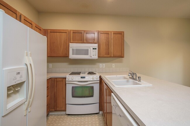 Building Photo - NO APPLICATION FEE: 3 Bedroom 2.5 Bath Tow...