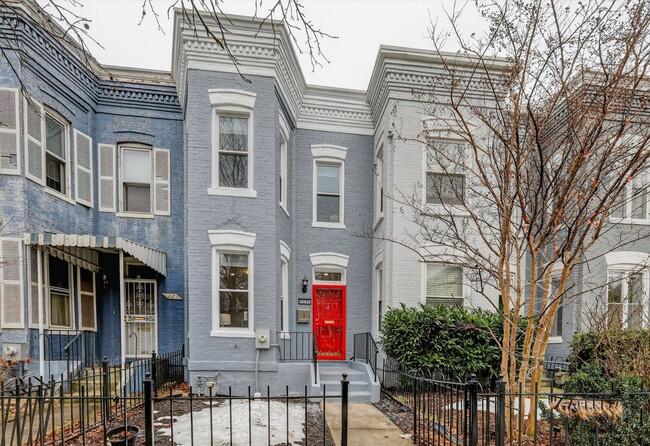 Building Photo - wonderful 3BR 1.5 Bath in the H st Corridor