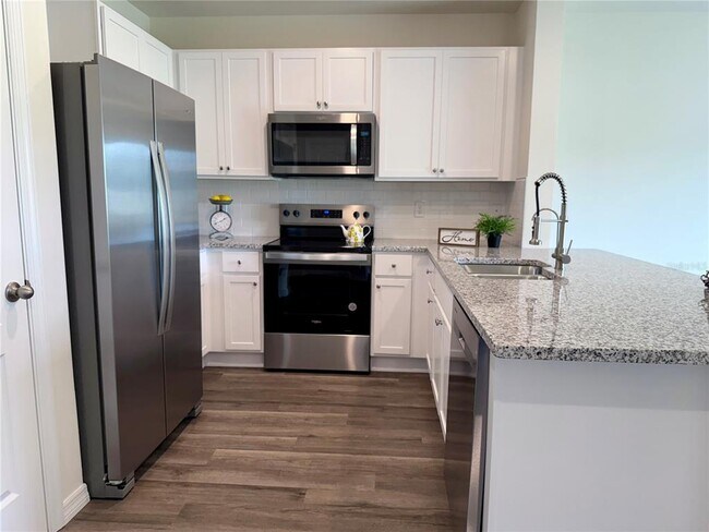 Building Photo - 1213 BALSAM Dr