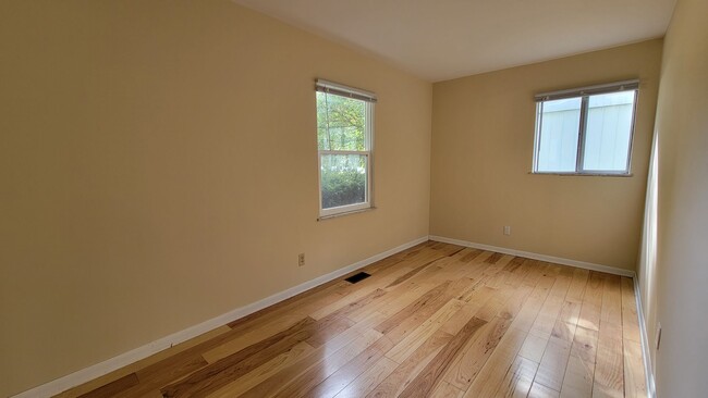 Building Photo - Charming 3 Bedroom Home With Partially Fin...