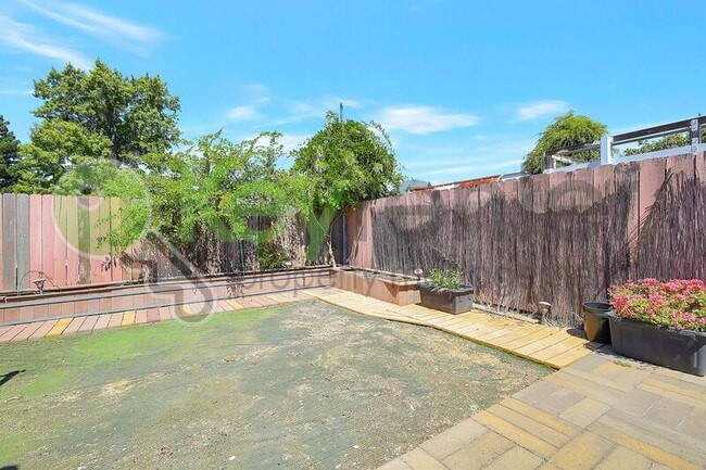 Building Photo - 7137 Reyn Oaks Way