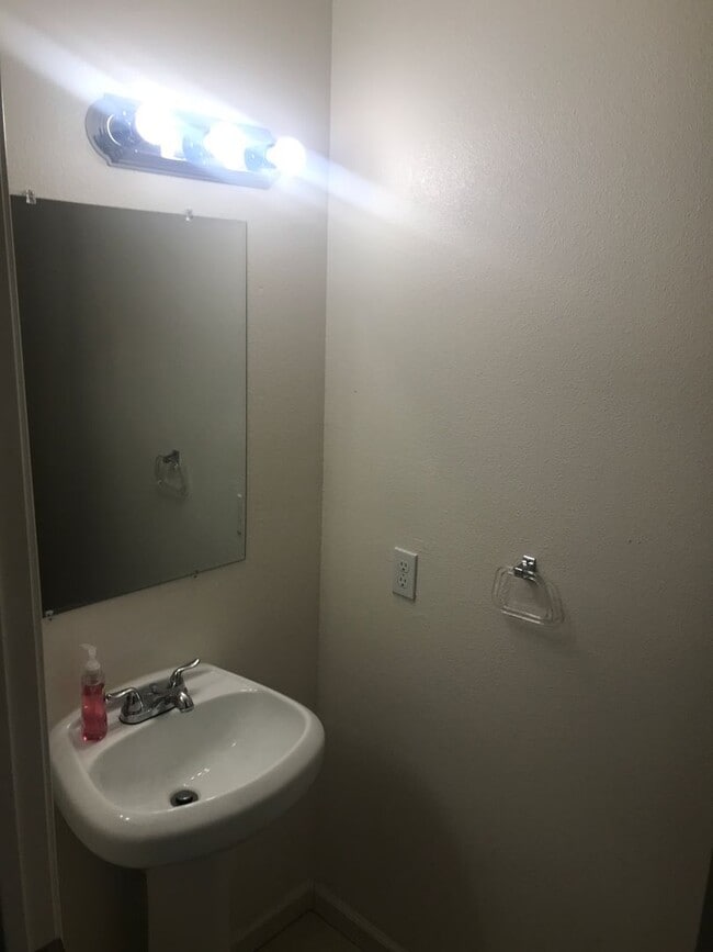 Building Photo - 620 Central Ave