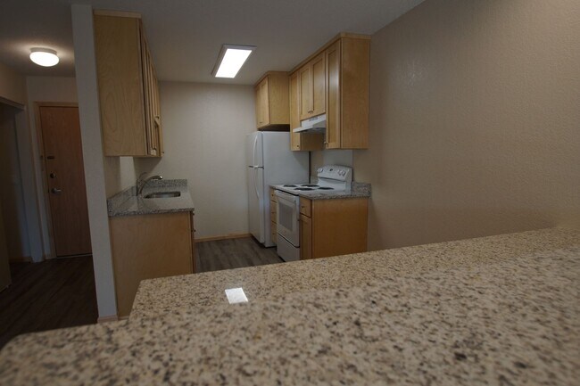 Building Photo - Newly Renovated Top-Floor One-Bedroom with East-Facing Balcony