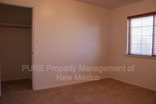 Building Photo - 3500 Victoria Way