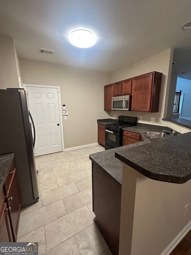 Building Photo - 3245 Welmingham Dr SW