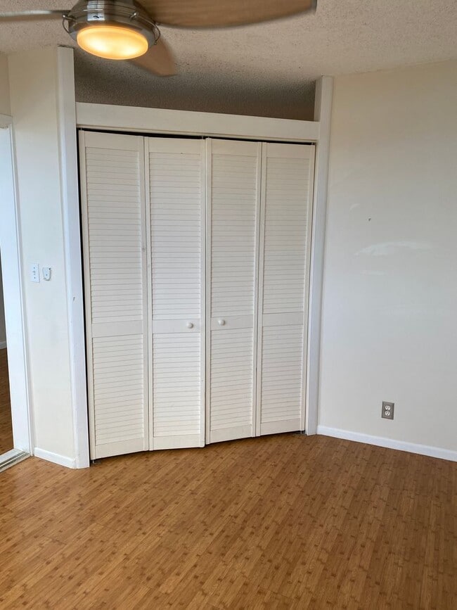 Building Photo - Leilehua - Spacious One Bedroom with Secur...