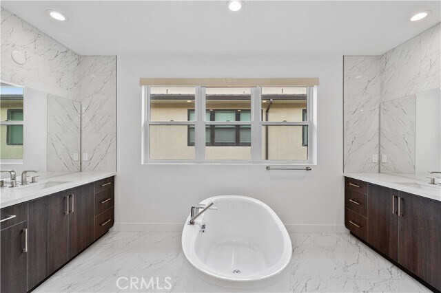 Building Photo - 11752 Hillsborough Ln