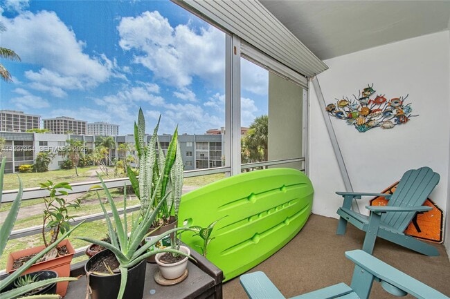 Building Photo - 1638 Embassy Dr