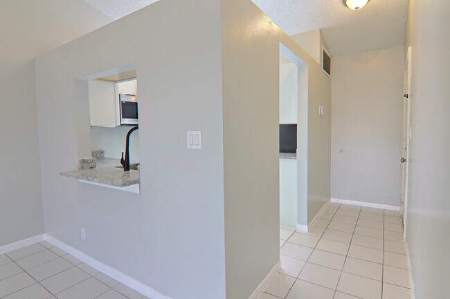 Building Photo - 719 Gardens Dr