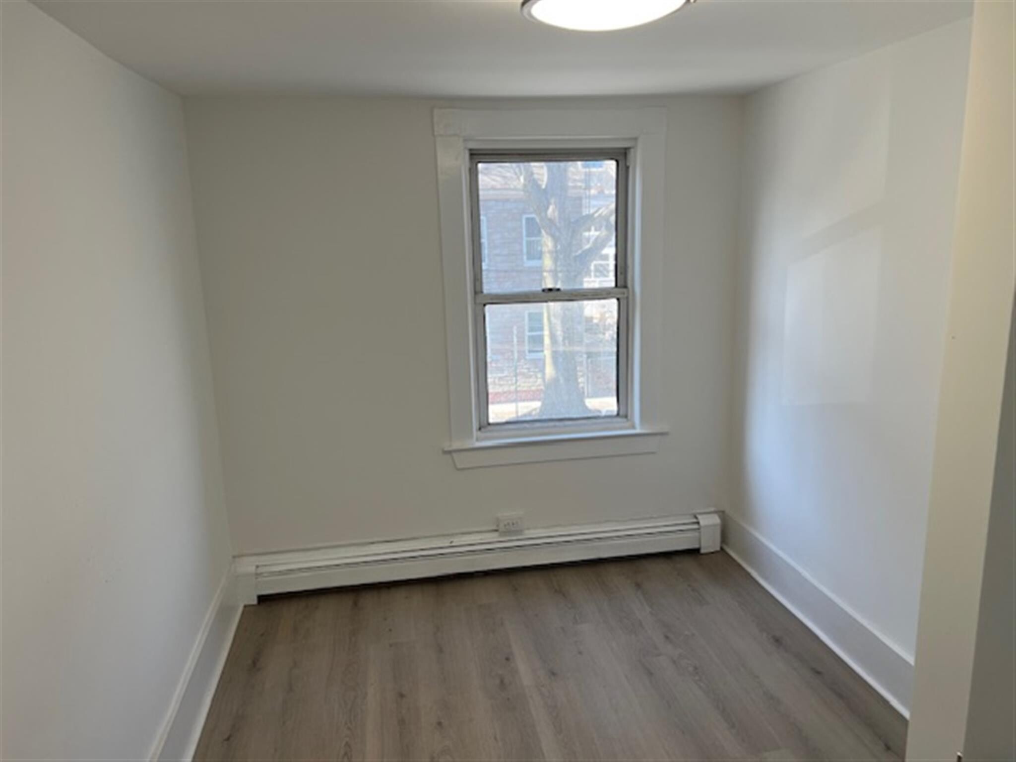 Building Photo - 8 6th St