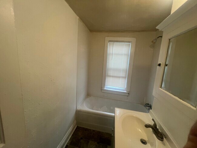 Building Photo - 2555A 16th St