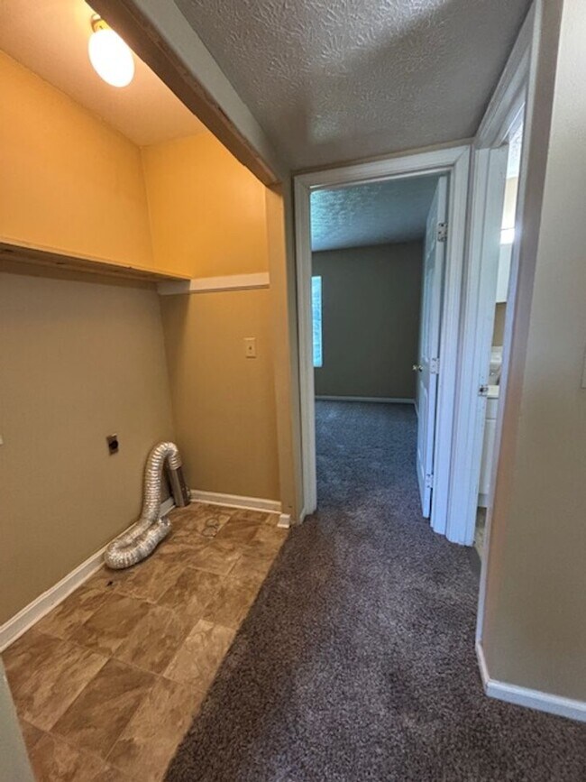 Building Photo - 409 Shelby Ave