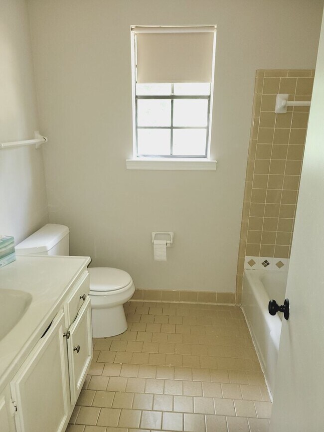 Building Photo - Beautifully Maintained Home in Desirable 35223