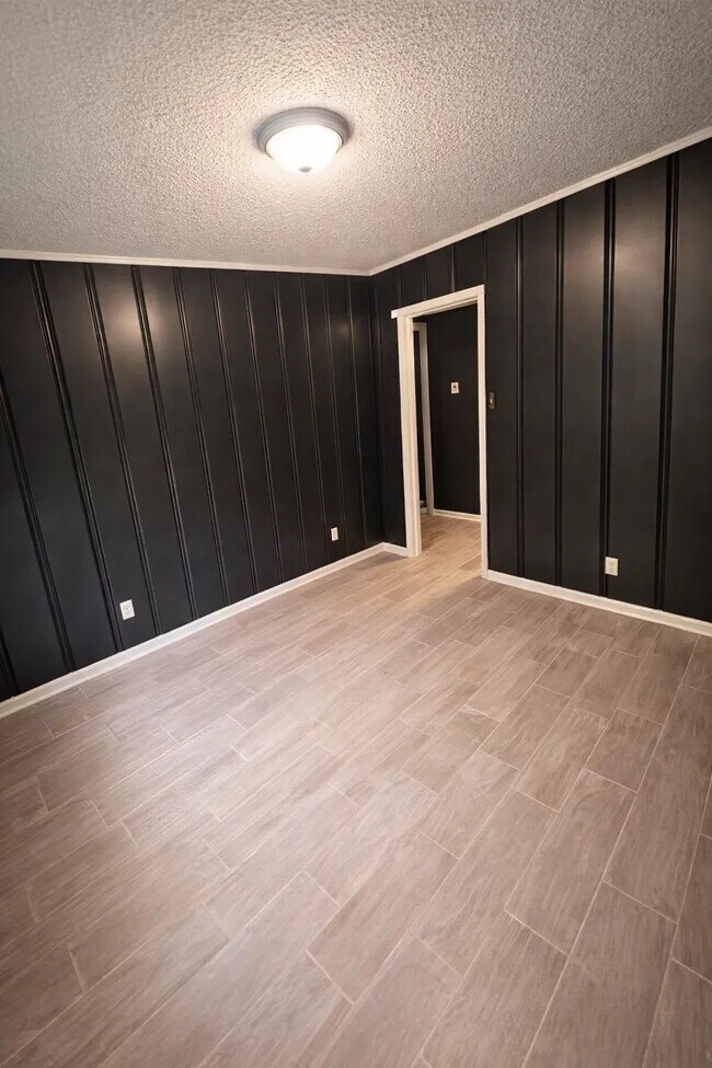 Building Photo - 2801 Alvin Ave