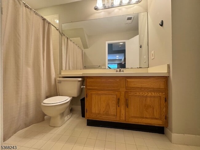 Building Photo - 64 Bentley Ct