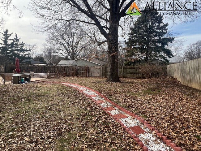 Building Photo - Beautiful Home with Easy Access to Ft. Riley!