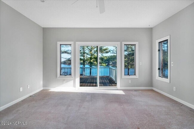 Building Photo - 11 Whisper Lake Dr