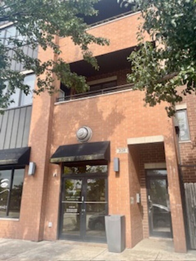 Building Photo - Breathtaking, Fully Furnished 2-Bedroom, 2-Bath Condo Near Medical District