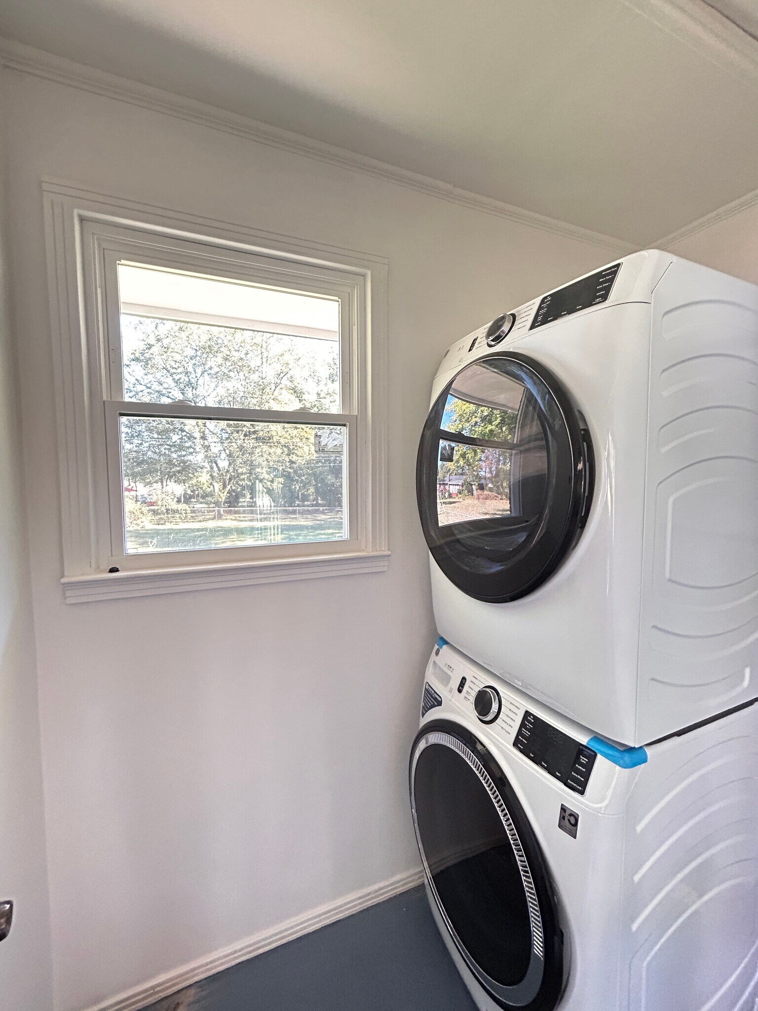 Building Photo - 553 Glenwood Dr